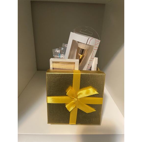 MYSTERY 10 Item Beauty Box NEW - Picture 2 of 9